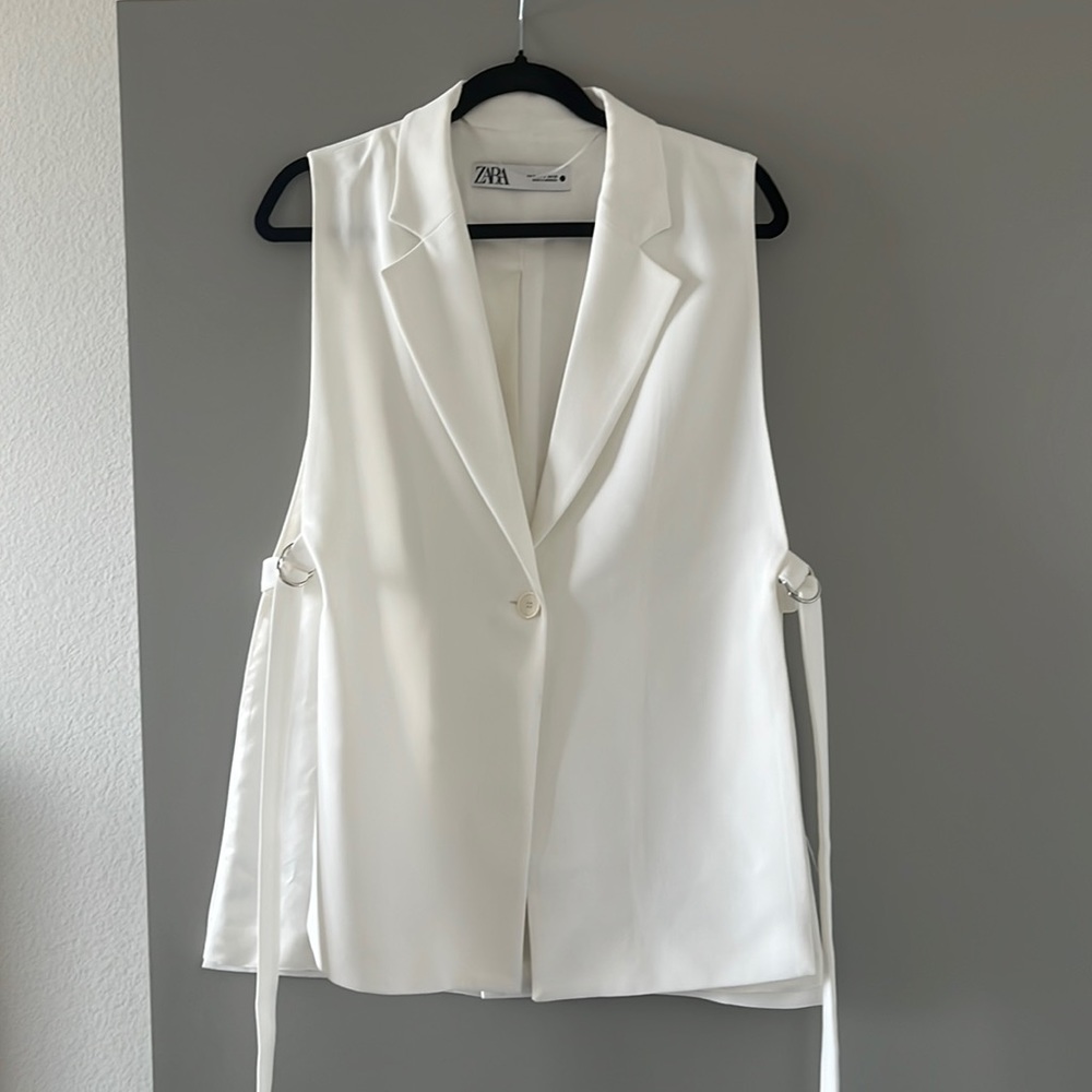 Zara white sleeveless blazer with open sides. Size small. Only worn once.